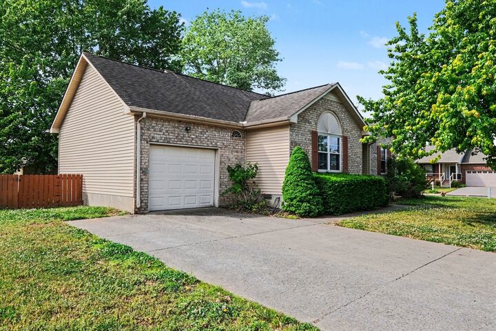 Property Photo: 2500 Park Green Ln TN 37138