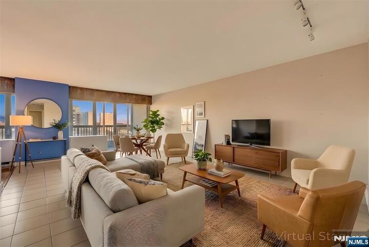 Property Photo:  5 Horizon # 907  NJ 07024 