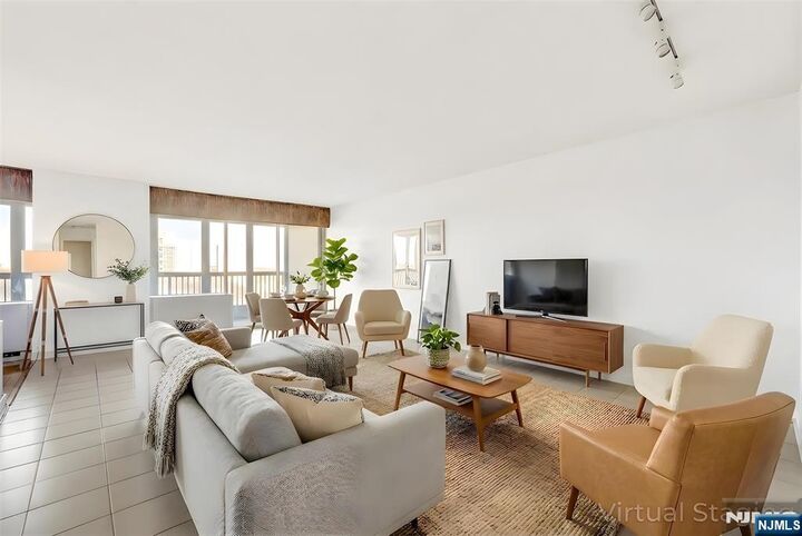 Property Photo:  5 Horizon # 907  NJ 07024 