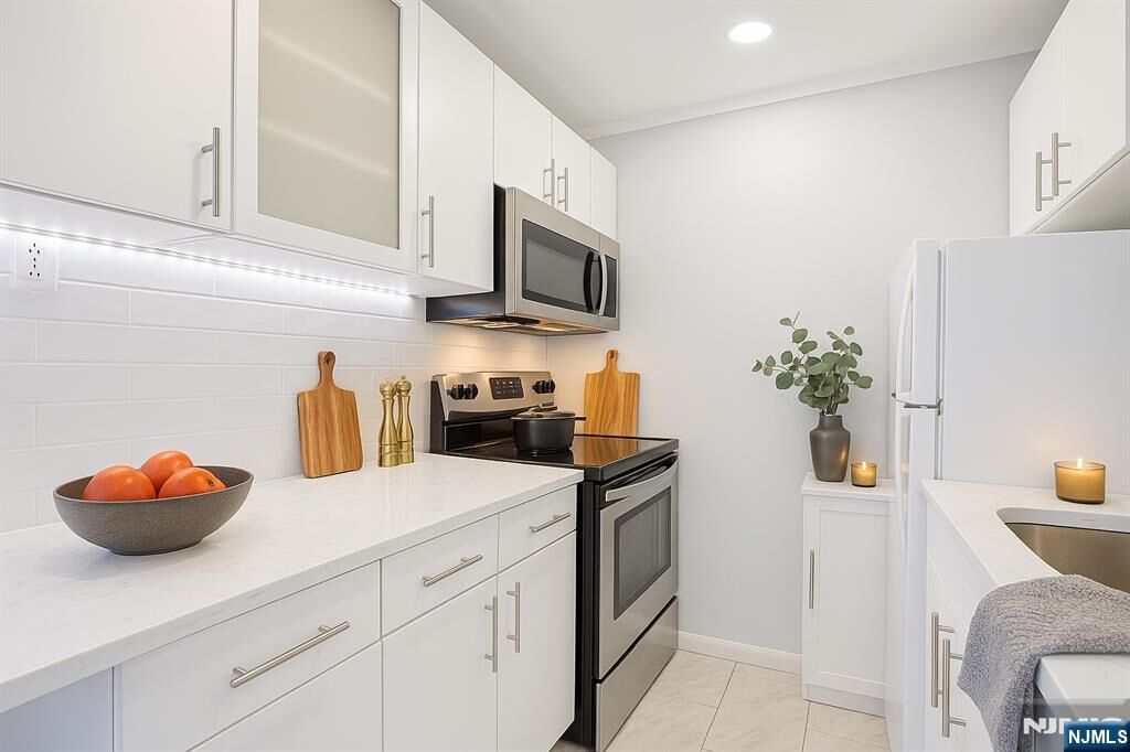 Property Photo:  56 68th Street 7  NJ 07093 
