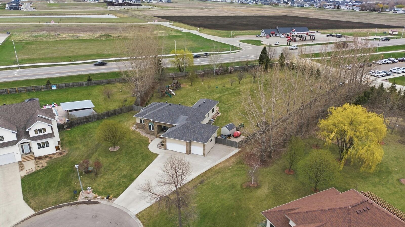 Property Photo:  212 Chestnut Drive  ND 58047 