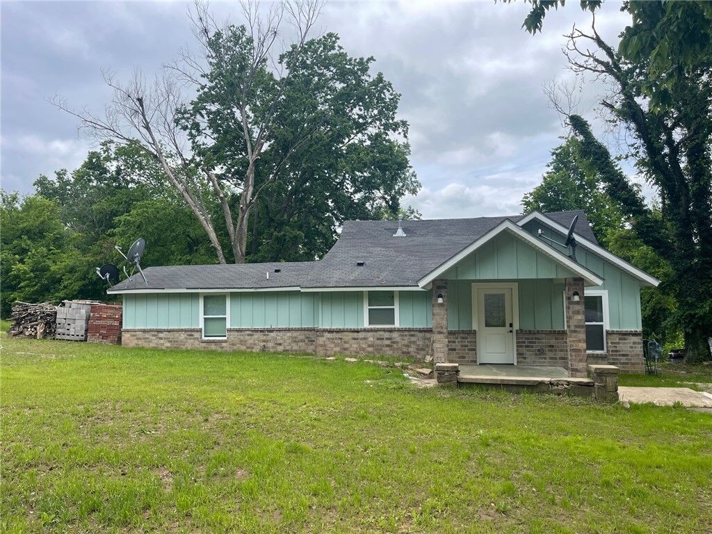 Property Photo:  202 Parrott Drive  AR 72740 