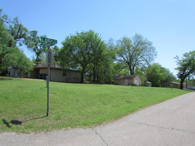 Property Photo:  1801 E E University Avenue  OK 73044 