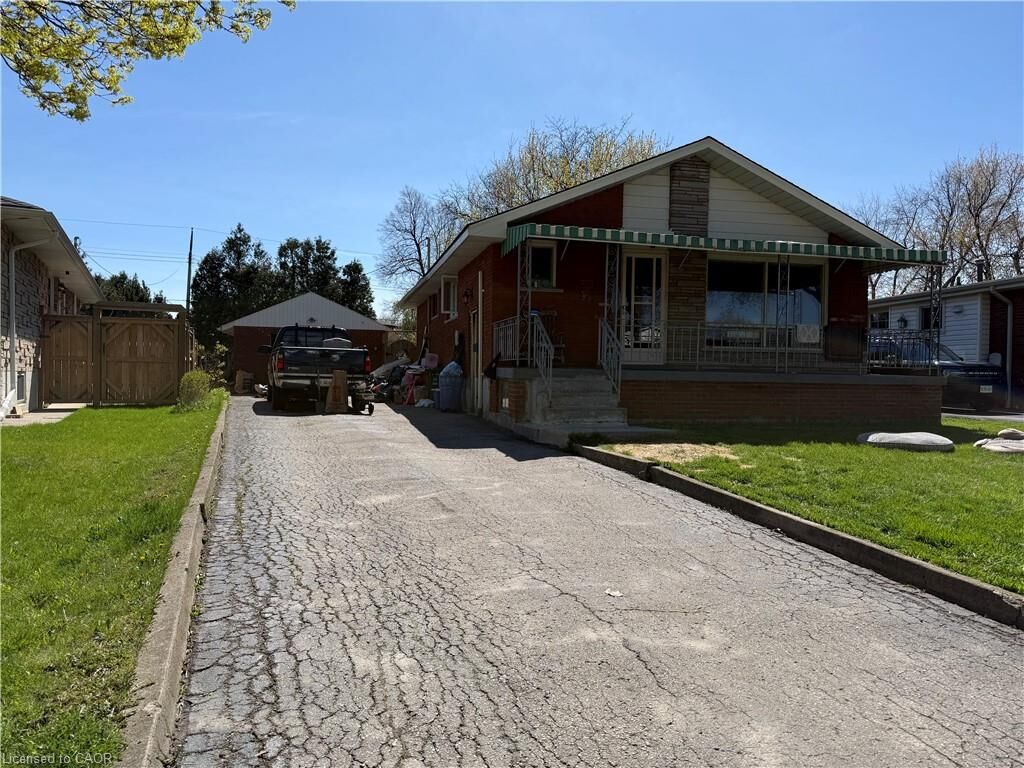 Property Photo:  46 Bobolink Road  ON L9A 2P4 
