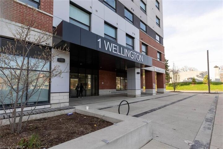 Property Photo:  1 Wellington Street 817  ON N3T 2L3 