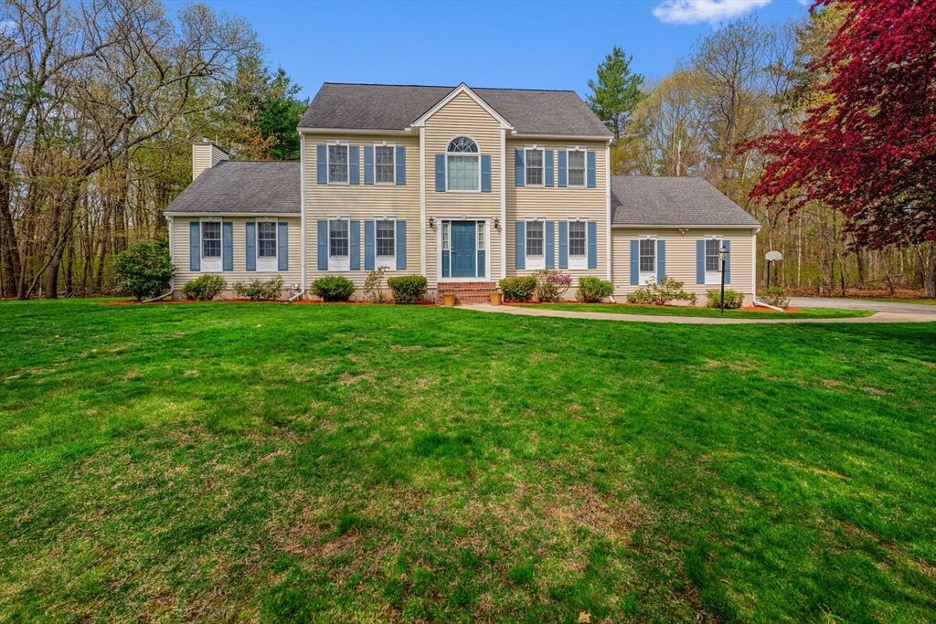 Property Photo:  10 Gates Farm Circle  MA 01832 