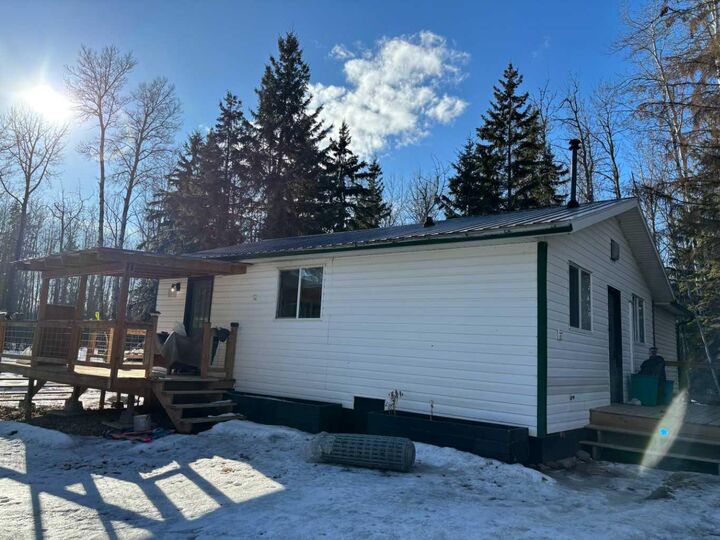 Property Photo:  861070 Hwy 743  AB T0H 1J2 