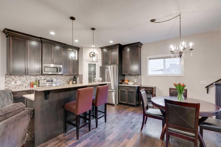 309 15 Avenue NE 2 — photo 1