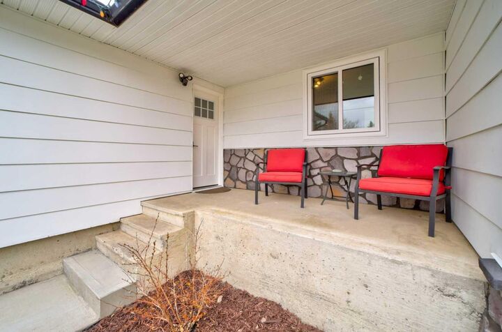 Property Photo:  1166 Morden Avenue  AB T0K 1W0 