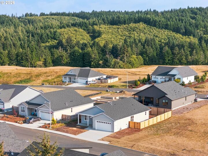 Property Photo:  1125 SE Bugle Ave  OR 97146 