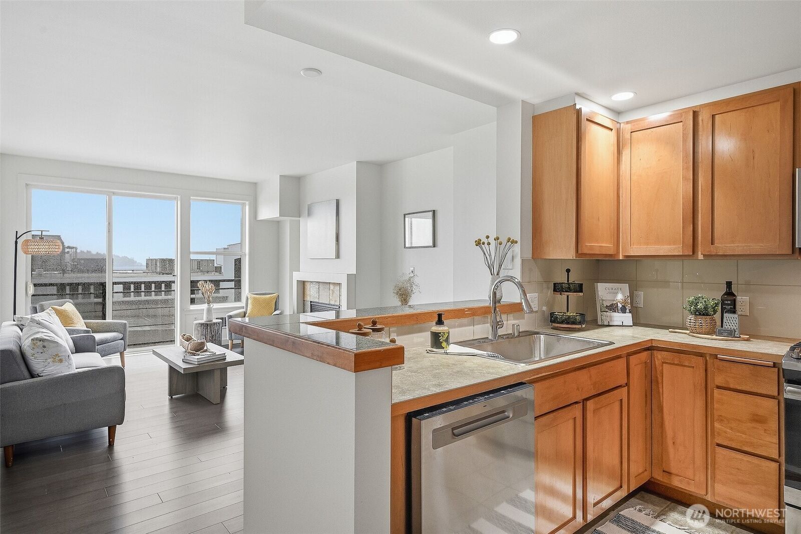 Property Photo:  2607  Western Avenue 552  WA 98121 