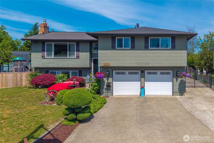Property Photo:  12202 SE 218th Court  WA 98031 