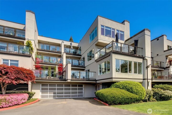 Property Photo:  11110 NE 41st Drive 49  WA 98033 