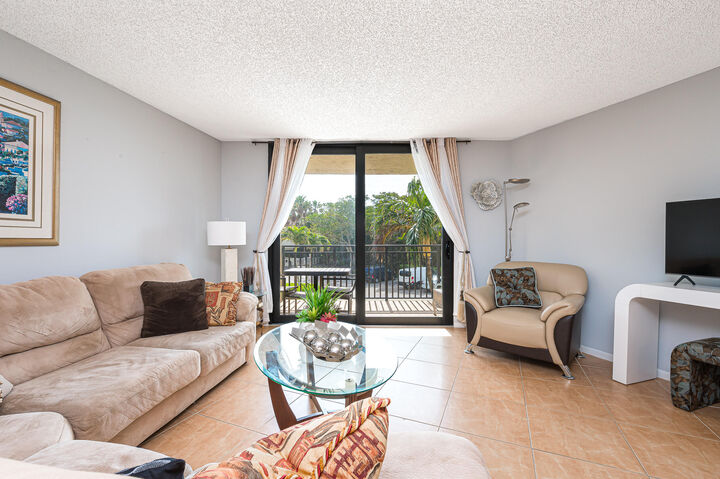 Property Photo:  3912 S Ocean Boulevard 208  FL 33487 