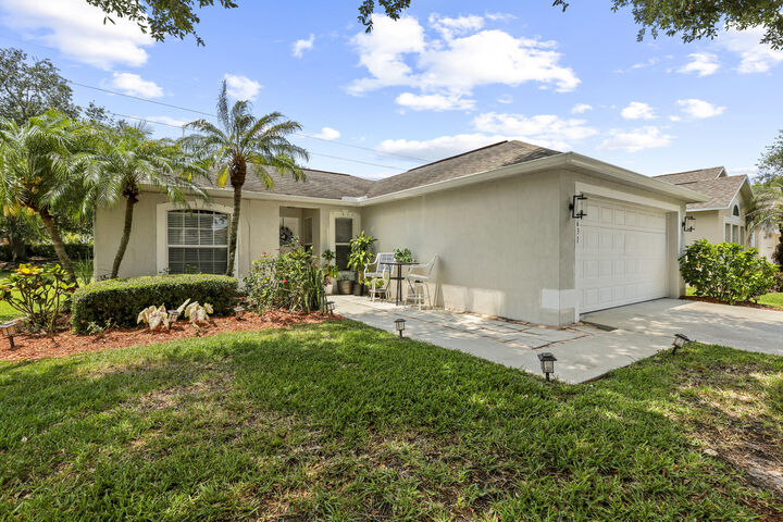 Property Photo:  2631 SW 12th Sq Square SW  FL 32968 