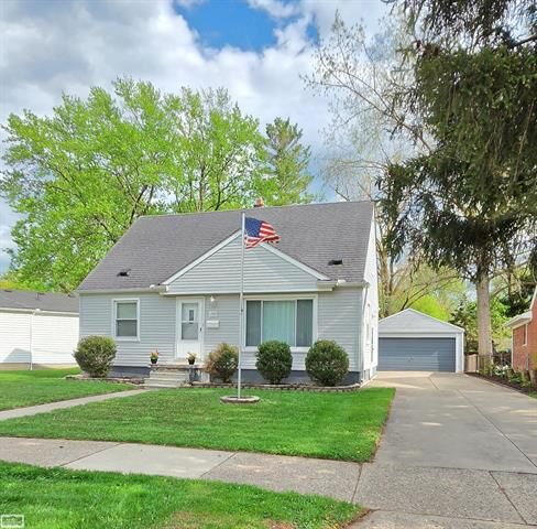Property Photo:  1589 Hampton Drive  MI 48043 