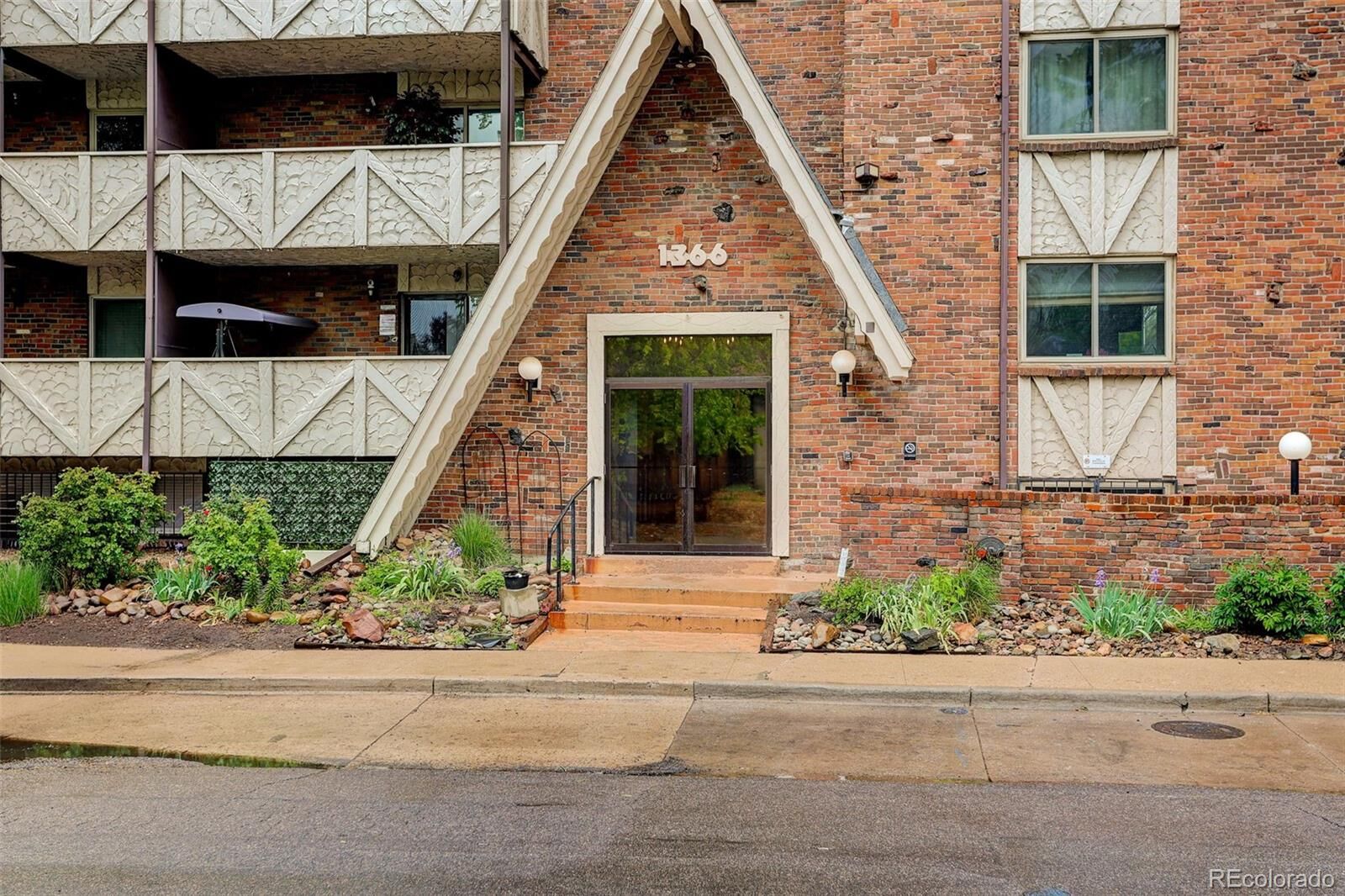 Property Photo:  1366 Garfield Street 206  CO 80206 