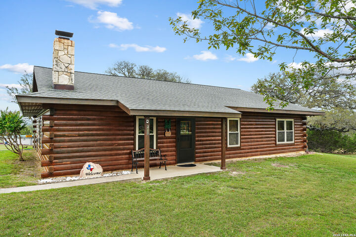 Property Photo: 715 Old Orchard TX 78003