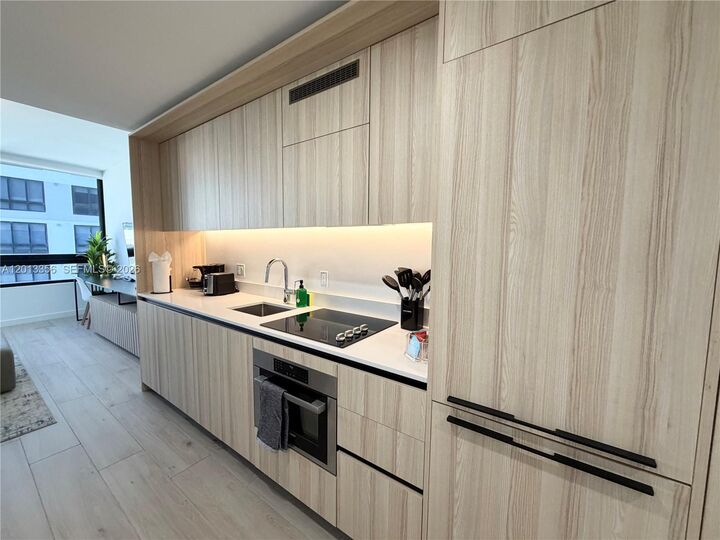 Property Photo:  225 N Miami Ave 1412  FL 33128 