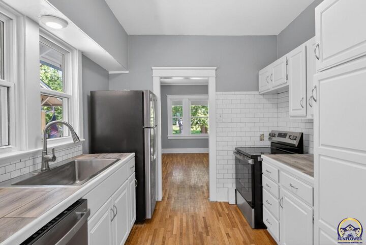 Property Photo:  1801 SW Huntoon St  KS 66604 