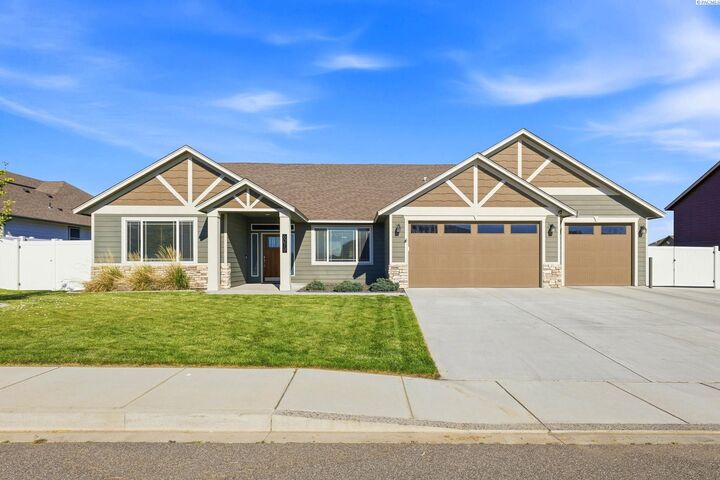 Property Photo:  6079 Juneberry Dr  WA 99353-5144 