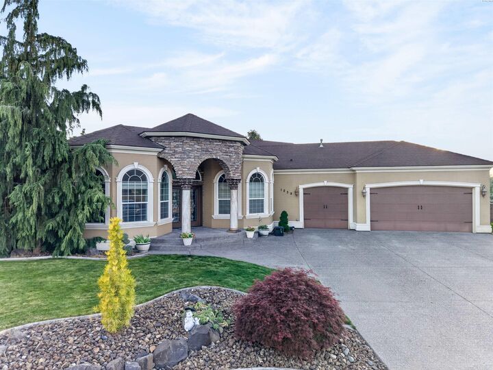 Property Photo:  1239 Jubilee St  WA 99352 
