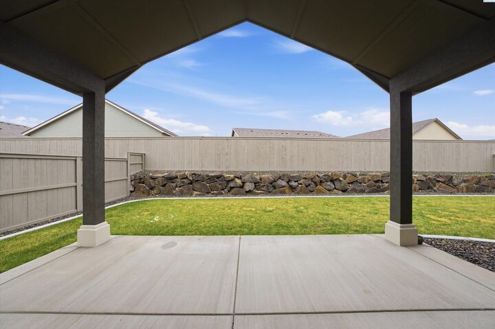 Property Photo:  2859 Centerline Ave  WA 99354 