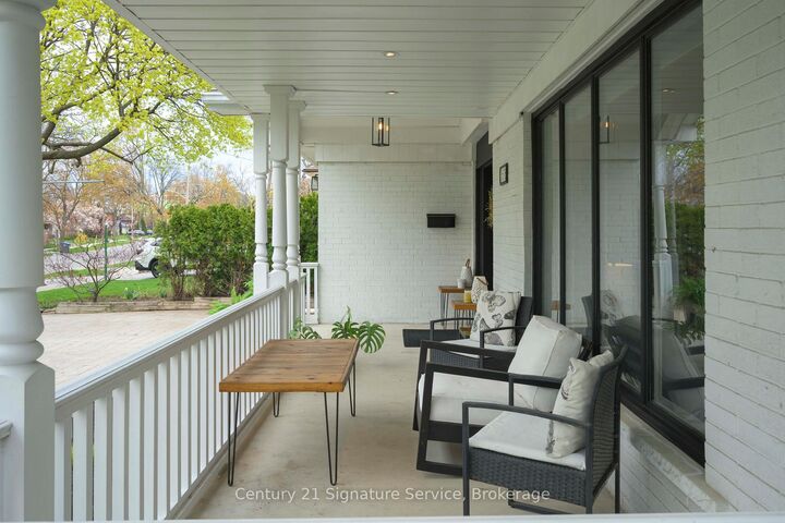 Property Photo:  1578 Sherway Drive  ON L4X 1C4 
