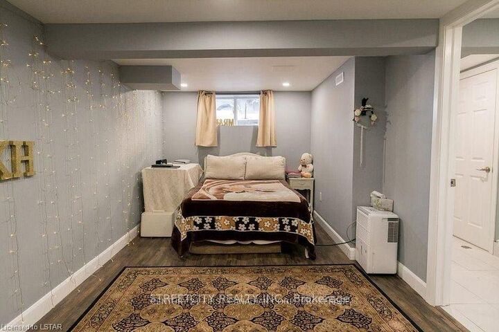Property Photo: 43 Renny Crescent ON N6E 2C4