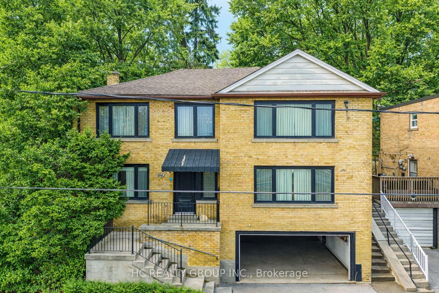 Property Photo:  840 Davenport Road  ON M6G 2B6 