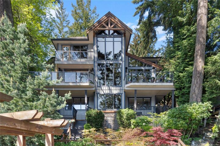 211 Ferntree Pl — photo 1