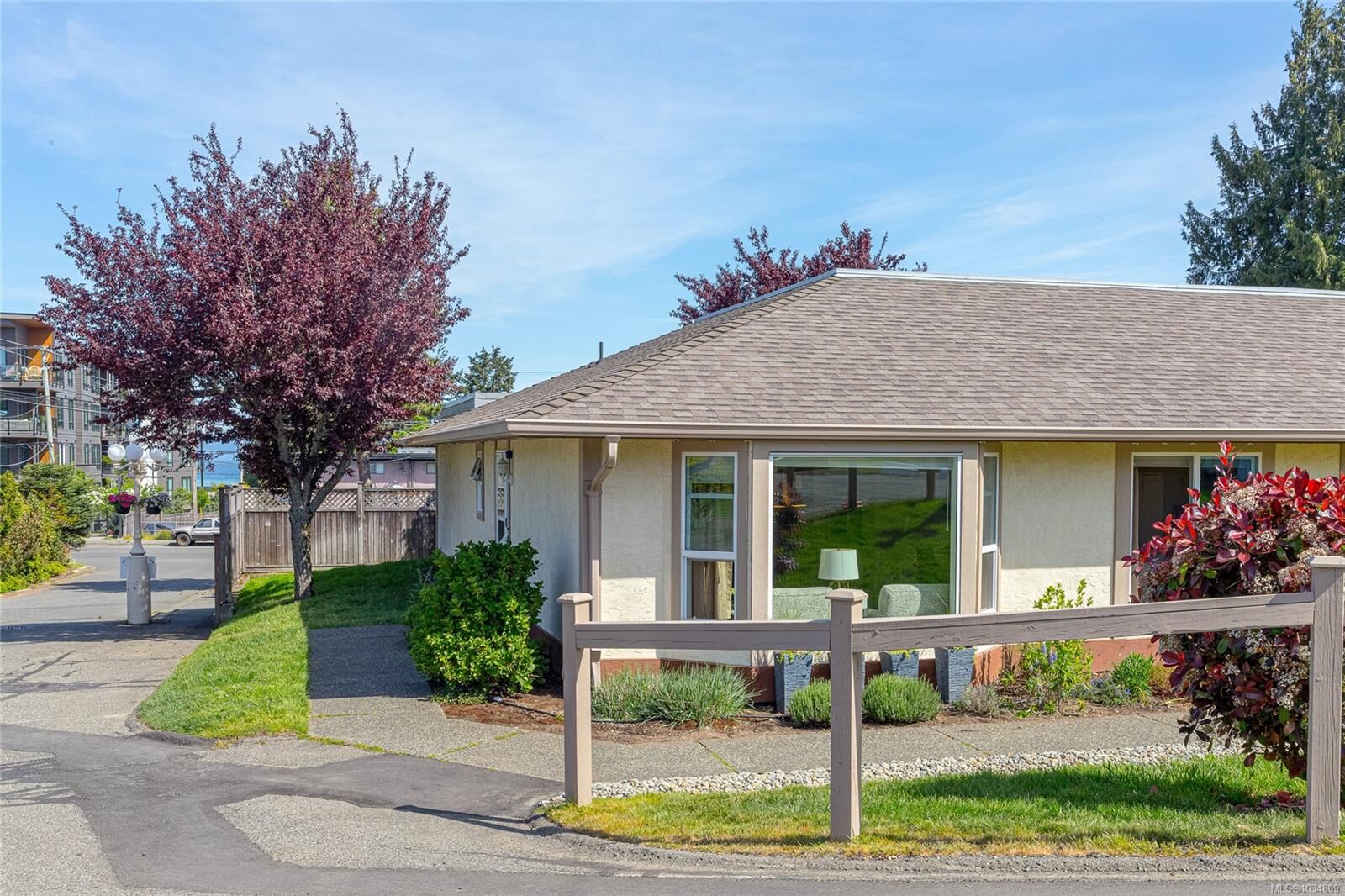 Property Photo:  100 Abbey Lane 4  BC V9P 1N4 