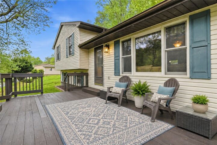 Property Photo:  39 Blackswoods Rd  PA 15042 