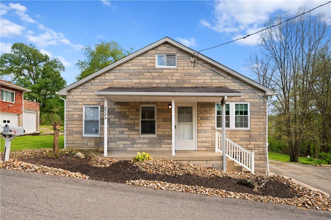 Property Photo:  2724 Gould Drive  PA 15129 