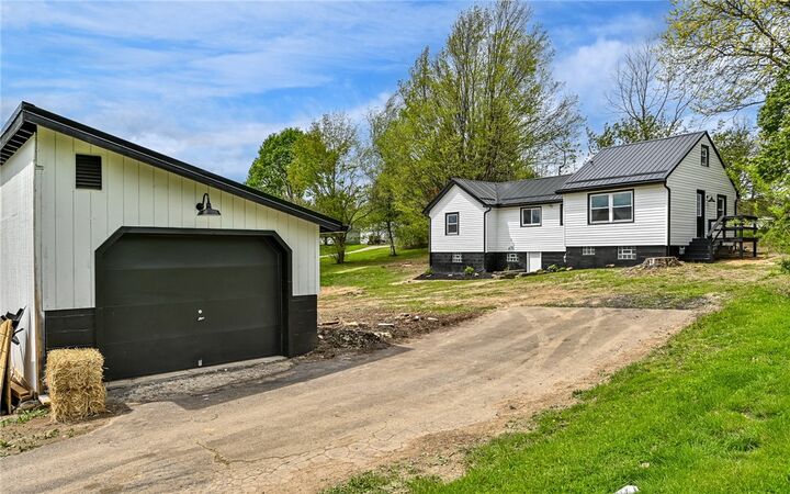 Property Photo:  1295 Lark Dr  PA 16117 