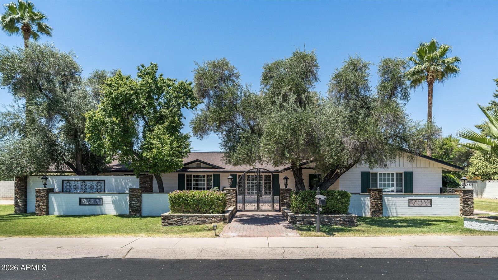 Property Photo:  7540 N 7th Avenue  AZ 85021 