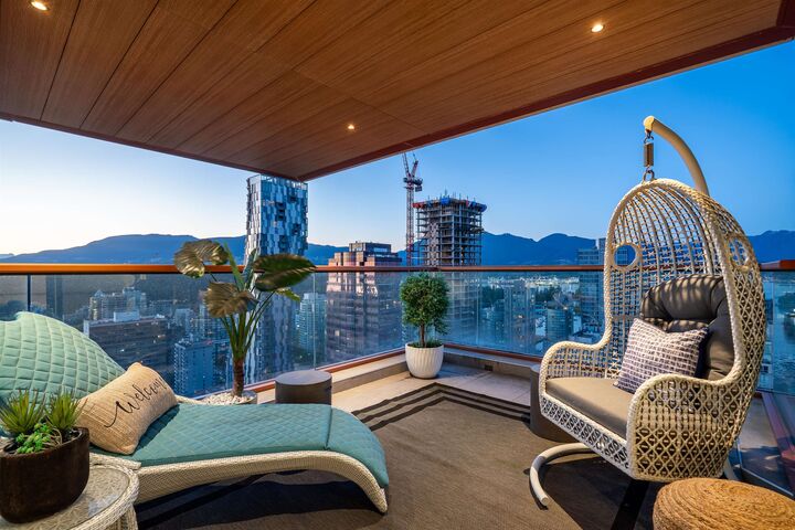 Property Photo: 1408 Robson Street 2901 BC V6G 1B9