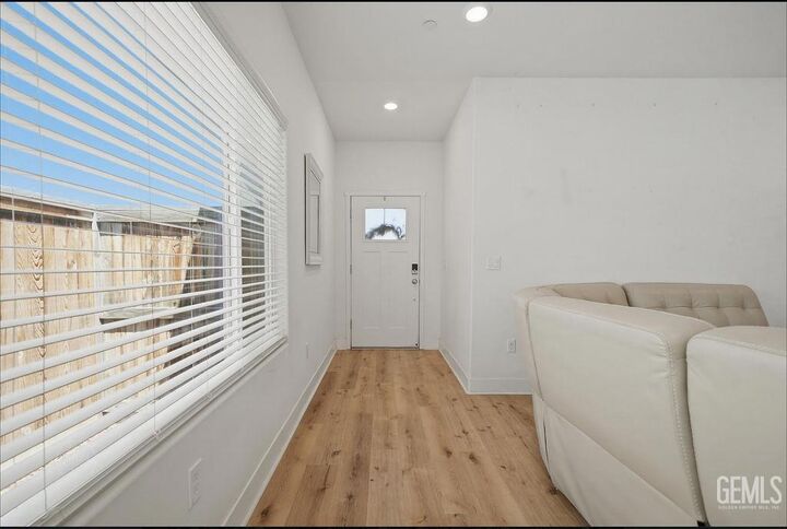 Property Photo: 9711 Silver Falls Lane CA 93263
