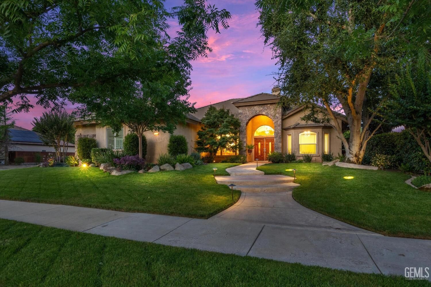 Property Photo:  804 Revere Way  CA 93312 