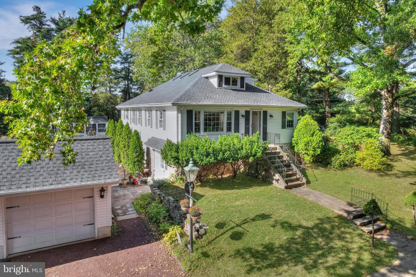 Property Photo:  713 Ardsley Court  PA 19067 