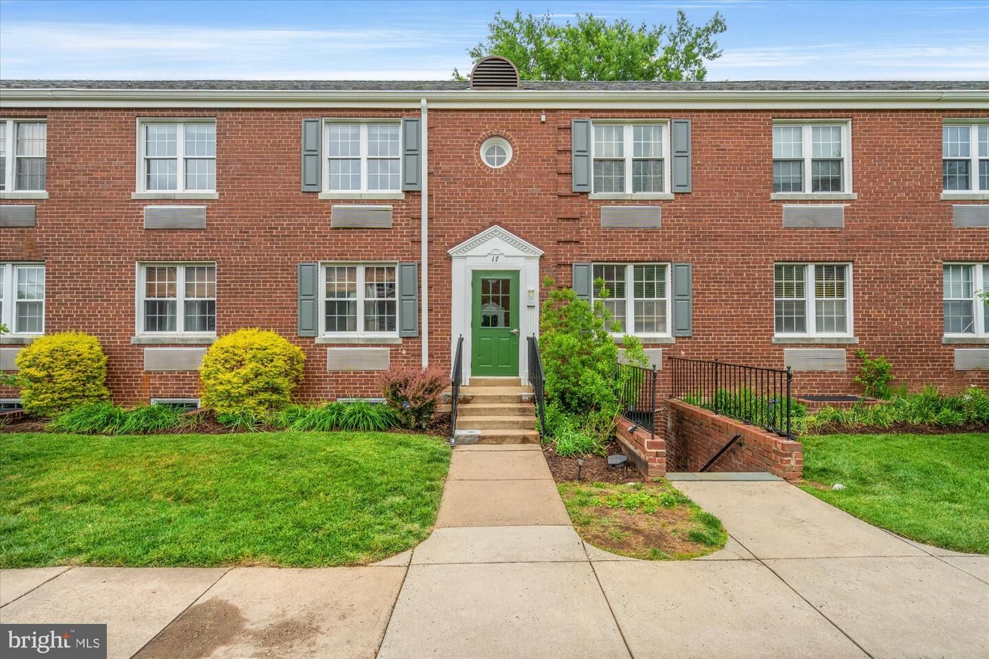 Property Photo:  17 Auburn Court B  VA 22305 