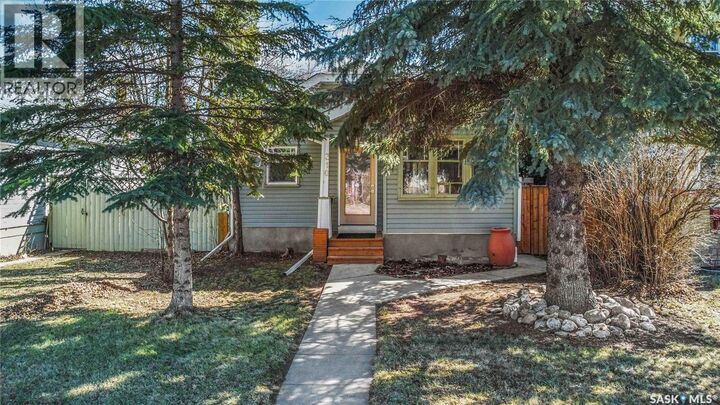 Property Photo:  310 8th Street E  SK S7H 0P5 