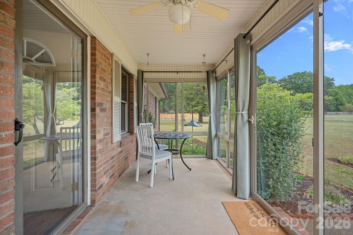 Property Photo:  6131 Kinghurst Drive  NC 28216 