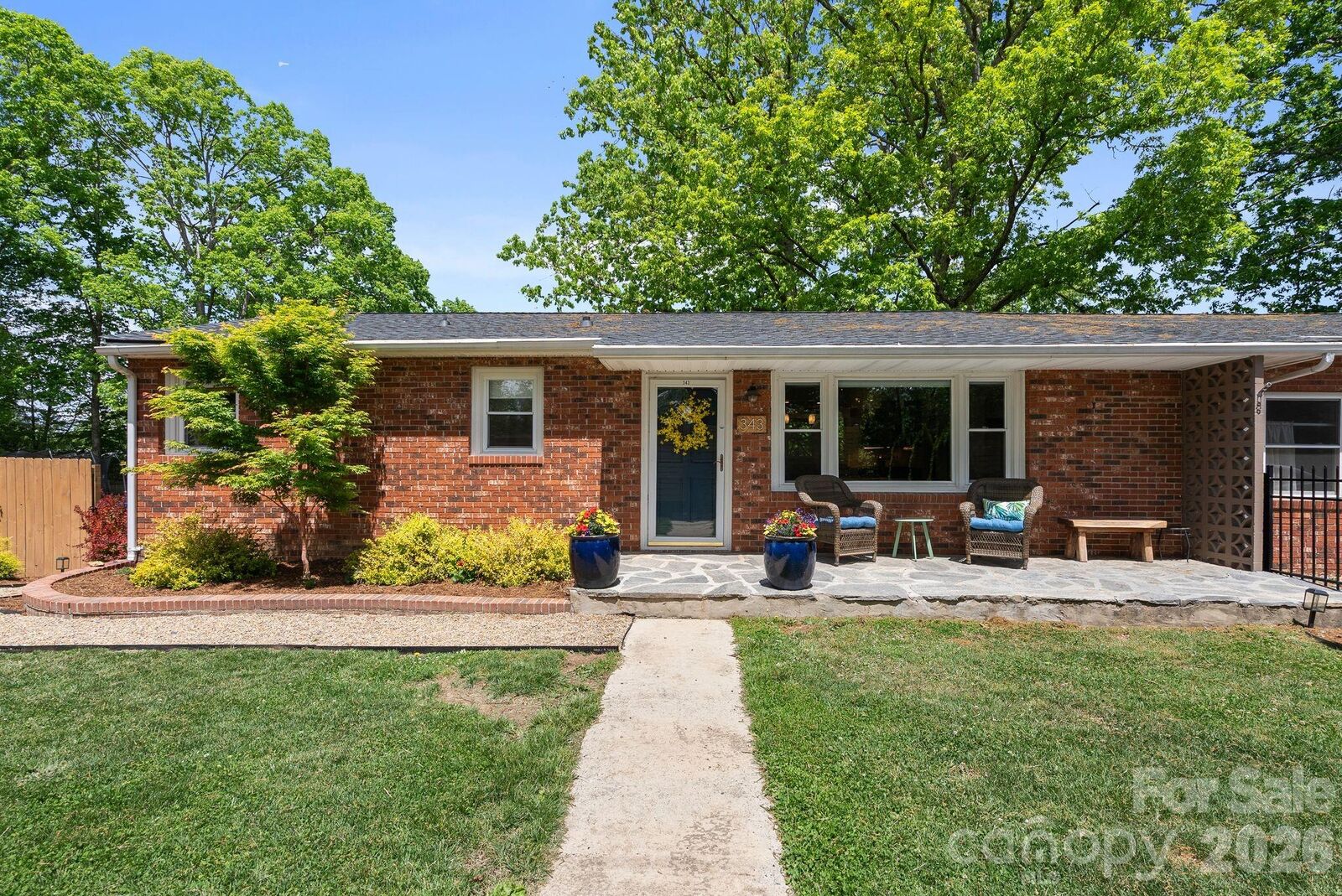 Property Photo:  343 Oakview Park Road  NC 28803 