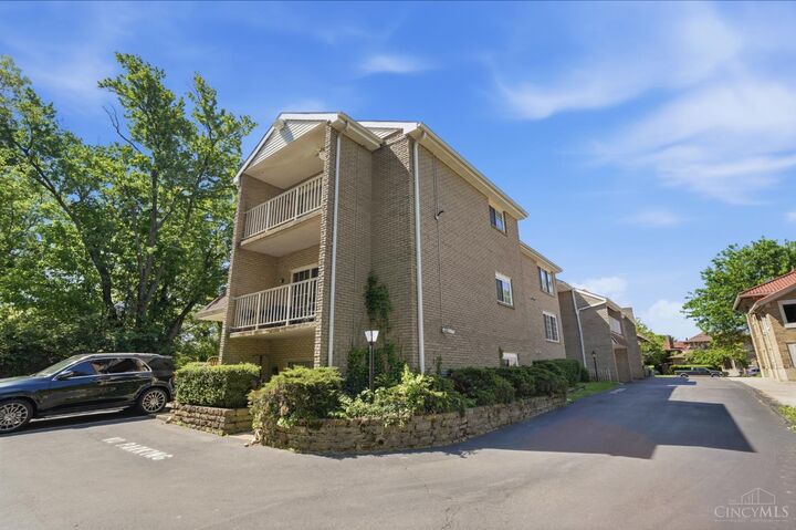 Property Photo: 4816 Glenway Avenue OH 45238