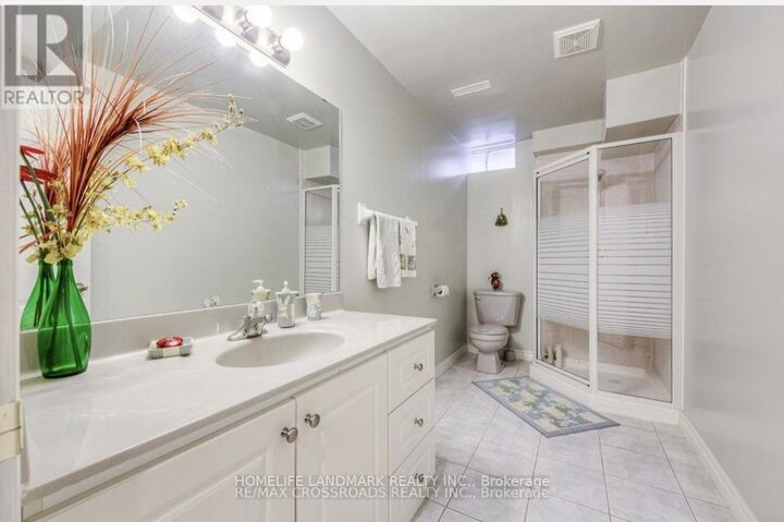 Property Photo:  238 Highglen Avenue Bsmt  ON L3S 3W1 