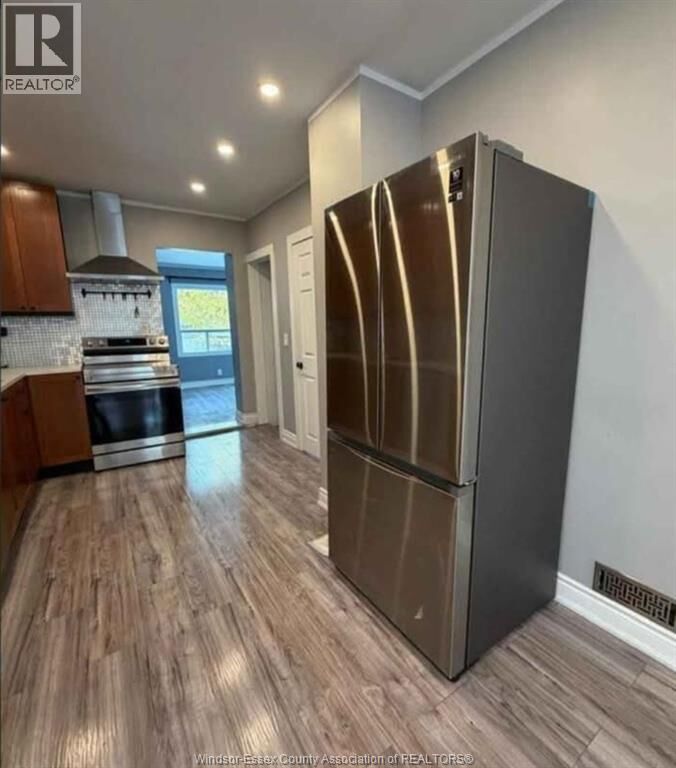 Property Photo:  990 Josephine Avenue  ON N9B 2L5 