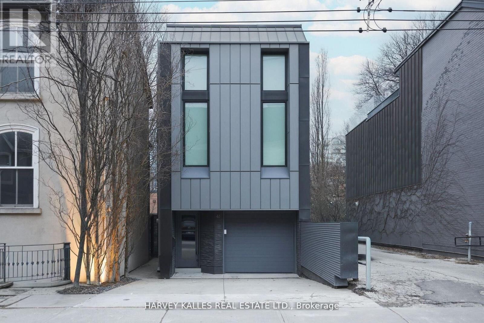 Property Photo:  41 Berryman Street  ON M5R 1M7 