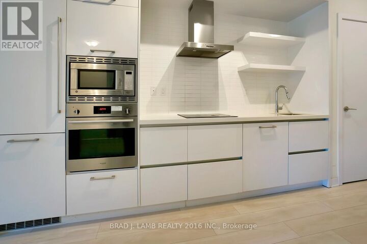 Property Photo:  2221 Yonge Street 605  ON M4S 2B5 