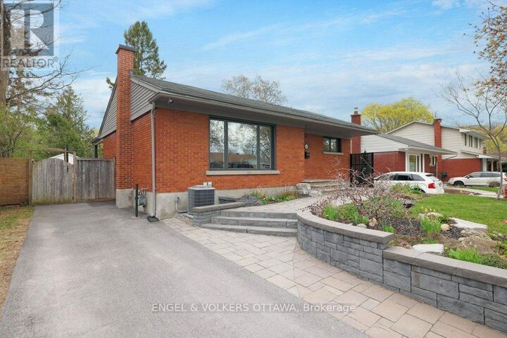 Property Photo:  968 Arkell Street  ON K2B 5R3 